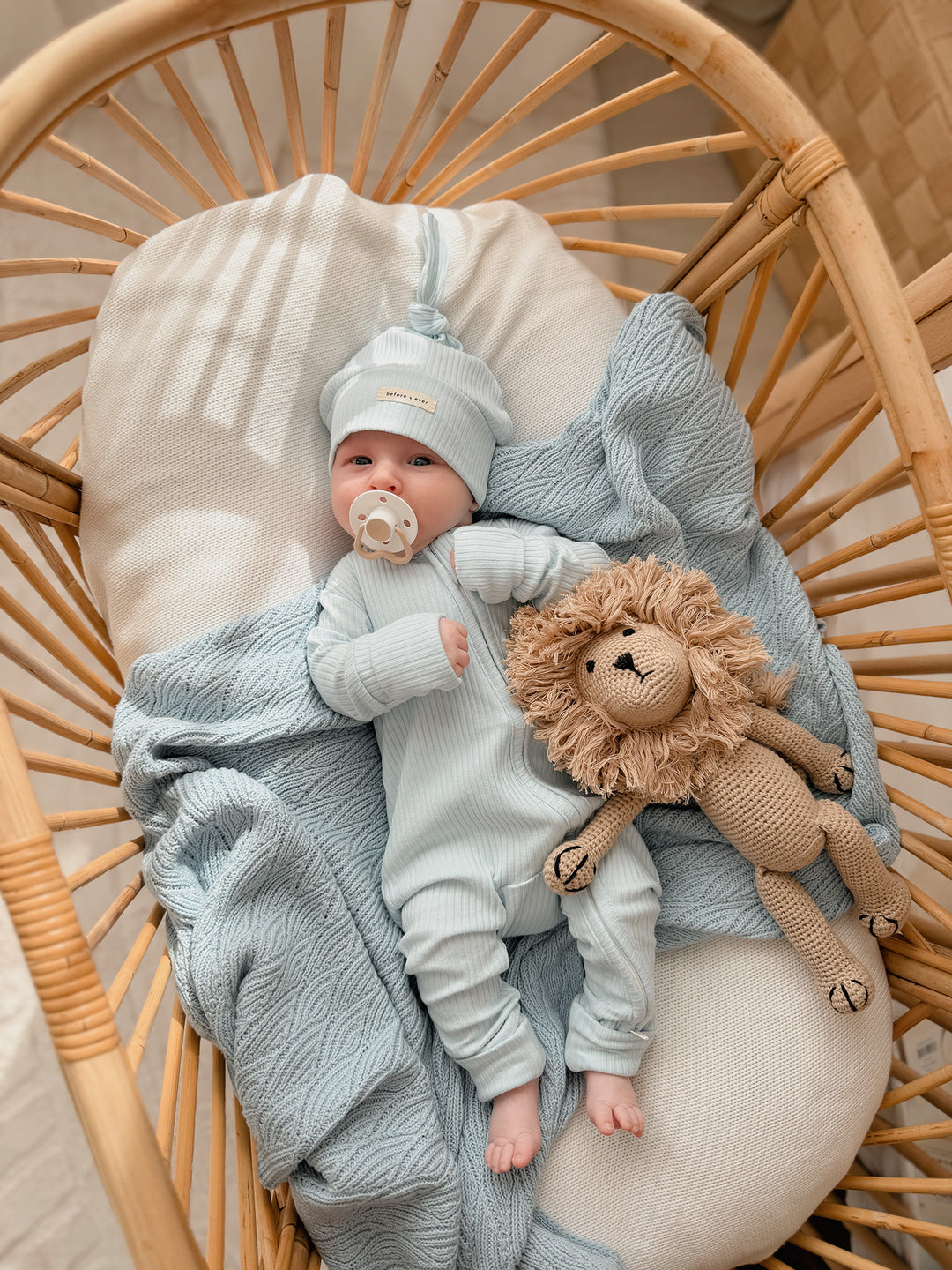 Snuggle Me - Knitted Baby Blanket - Baby Blue