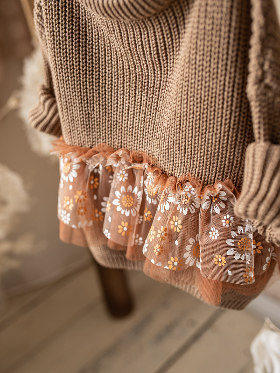 Toffee Daisy Sweater - Cocoa