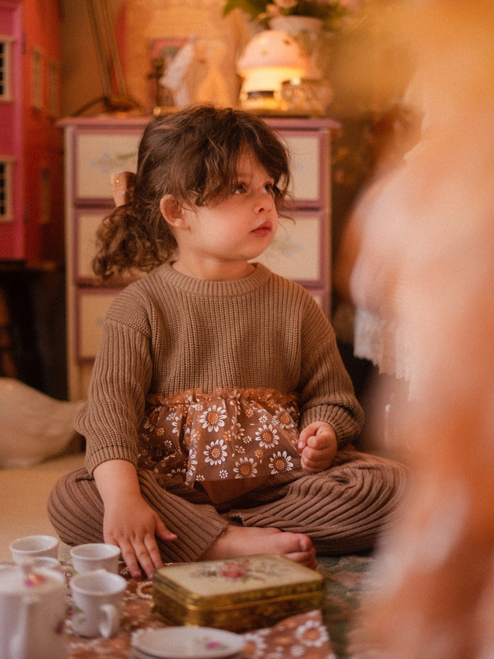 Toffee Daisy Sweater - Cocoa
