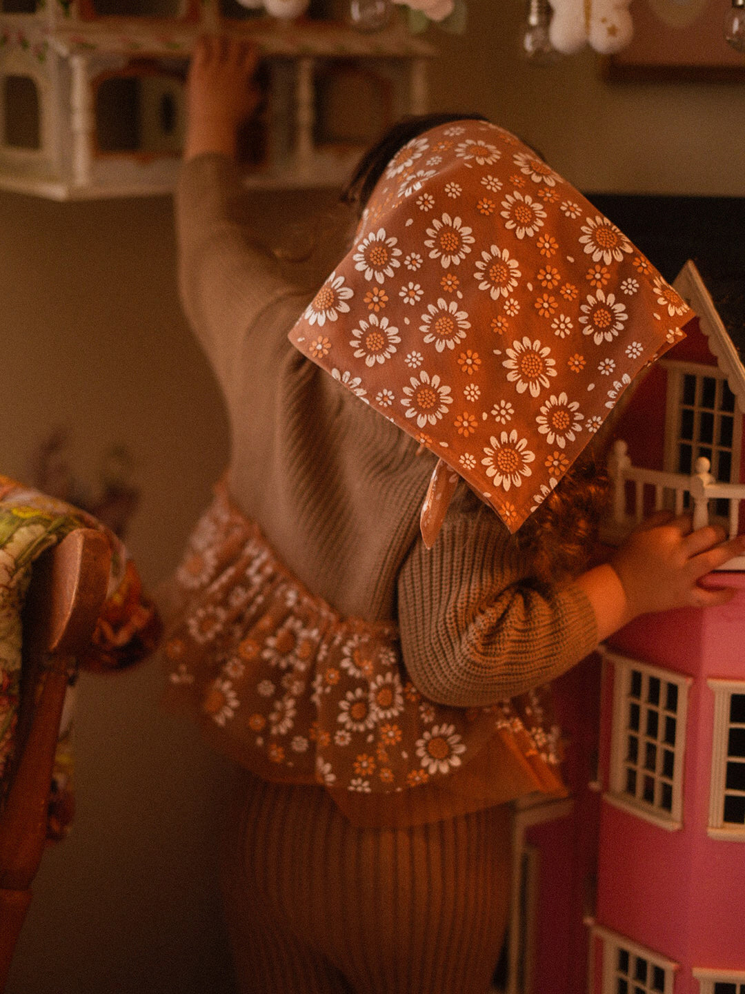 Toffee Daisy Sweater - Cocoa