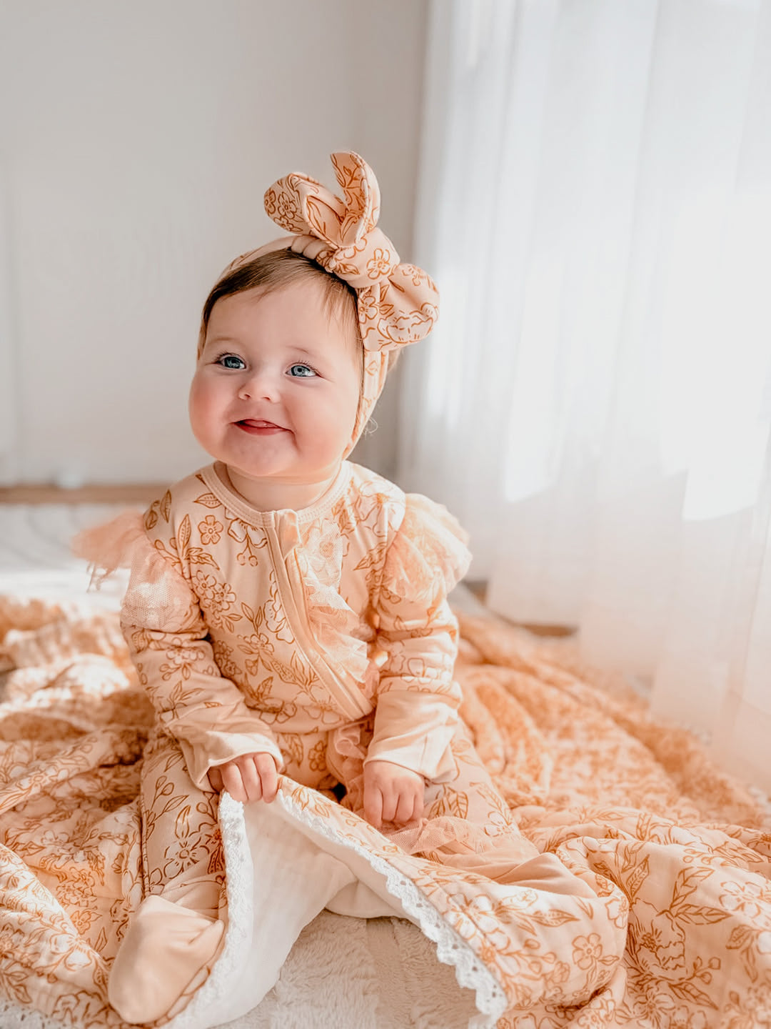 Dainty Miss Topknot - Peach Blossom